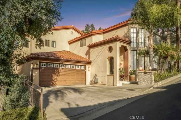 Single-family house For Sale in 21215, Escondido Street, Los Angeles, California