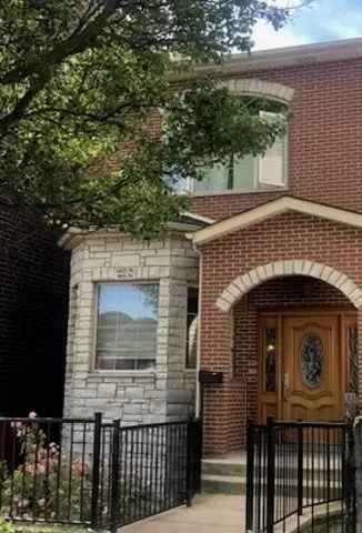 Single-family house For Sale in 1435, West 16th Street, Chicago, Illinois