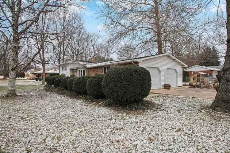 Single-family house For Sale in 23501, Brick Road, South Bend, Indiana