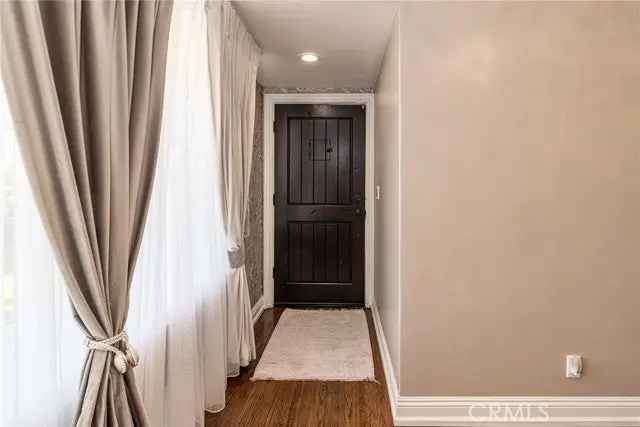 Single-family house For Sale in 6449, Radford Avenue, Los Angeles, California