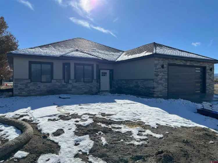 Single-family house For Sale in Montrose, Colorado