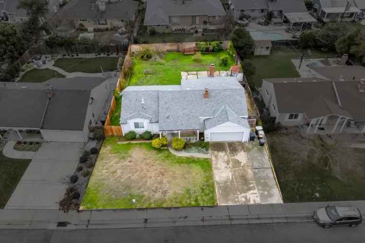 Single-family house For Sale in Elk Grove, California