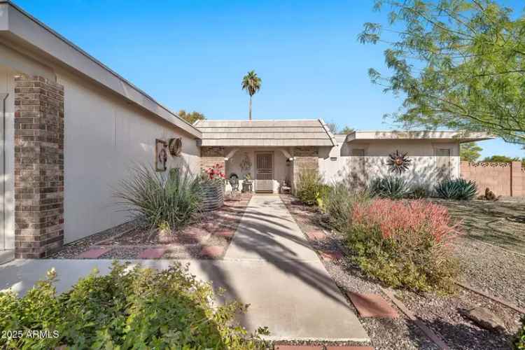 Single-family house For Sale in 10702, West Manzanita Drive, Sun City, Arizona