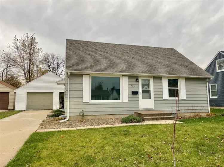 Single-family house For Sale in 723, 43rd Street Northeast, Cedar Rapids, Iowa