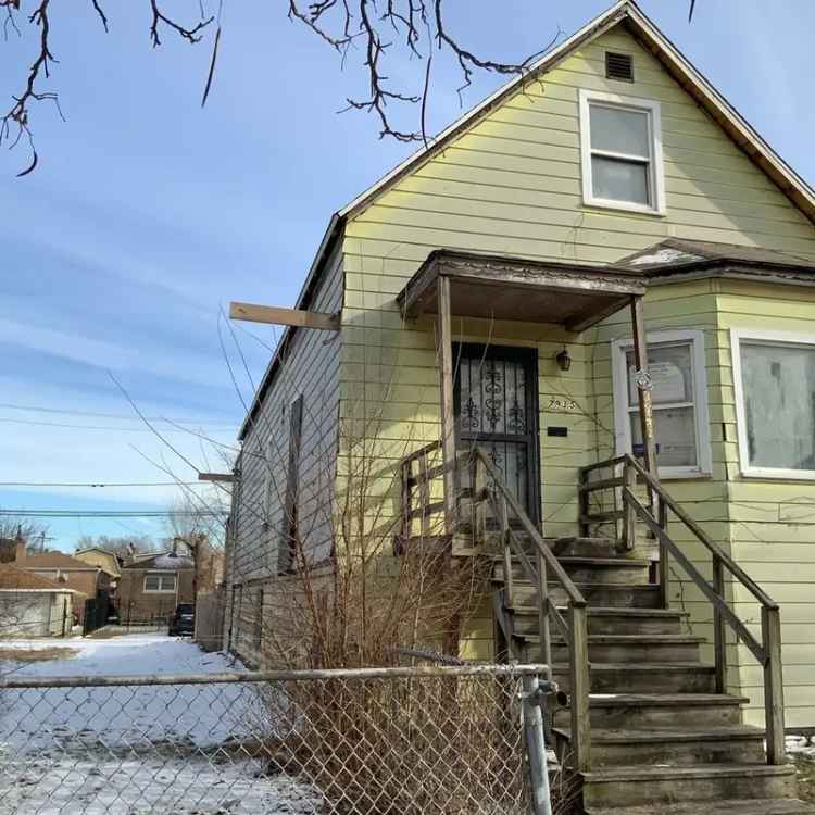 Single-family house For Sale in 7935, South Coles Avenue, Chicago, Illinois