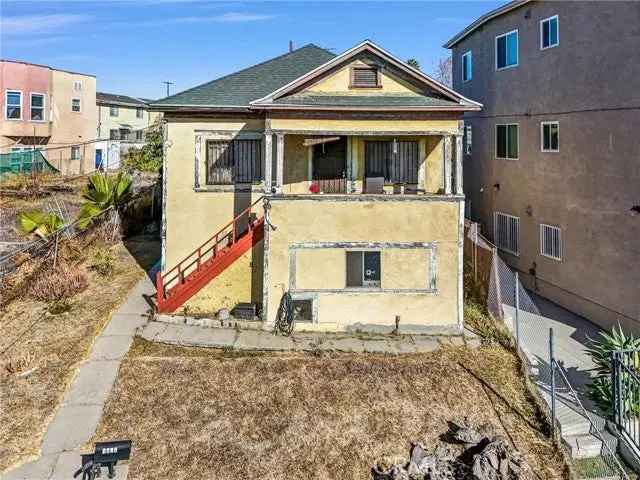 Single-family house For Sale in 1523, Pleasant Avenue, Los Angeles, California