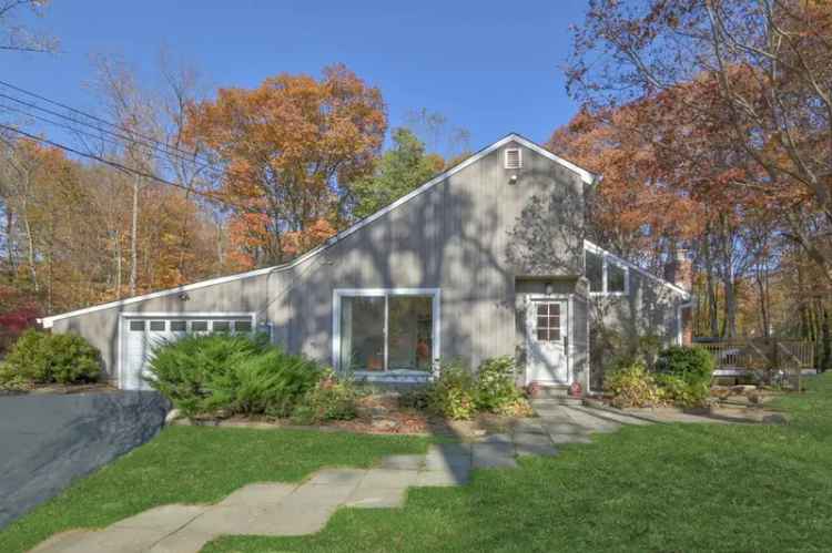 Single-family house For Sale in 36, South Olmstead Lane, Ridgefield, Connecticut