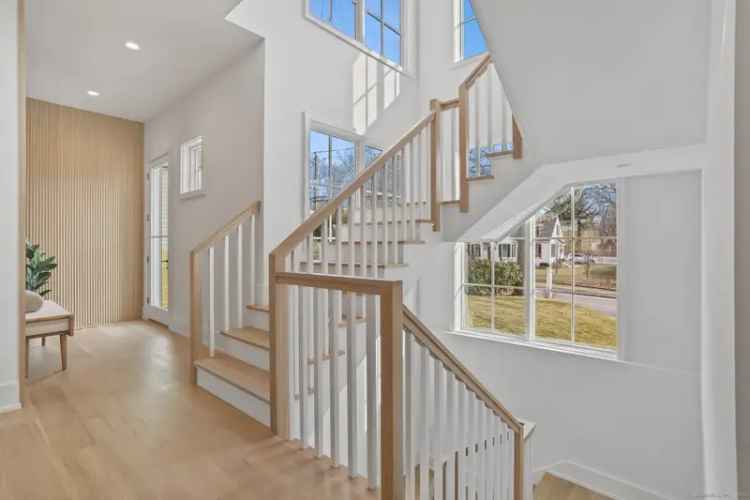 Single-family house For Sale in 158, Imperial Avenue, Westport, Connecticut