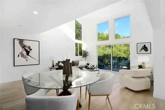 Single-family house For Sale in 22300, Avenue San Luis, Los Angeles, California