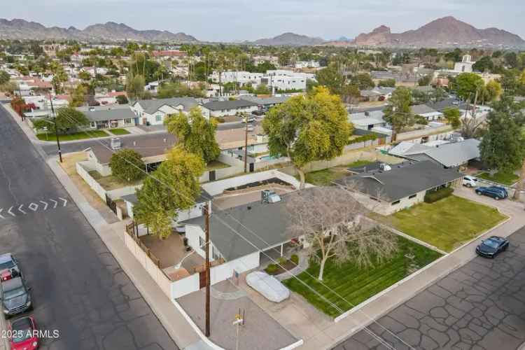 Single-family house For Sale in 3002, East Mitchell Drive, Phoenix, Arizona