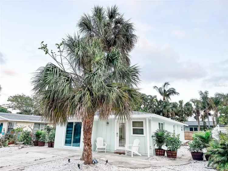 Single-family house For Sale in 690, Fox Street, Longboat Key, Florida