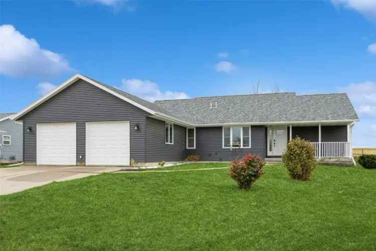 Single-family house For Sale in 610, Circleview Drive, Atkins, Iowa