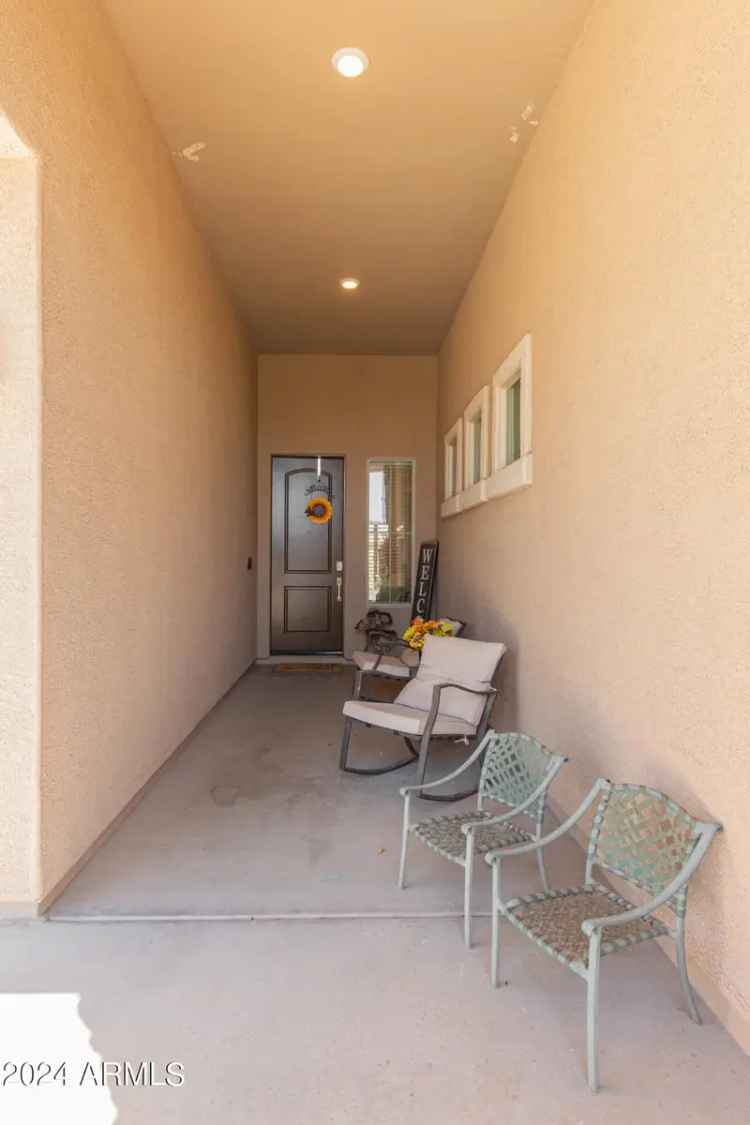 Single-family house For Sale in 24019, North 166th Lane, Surprise, Arizona