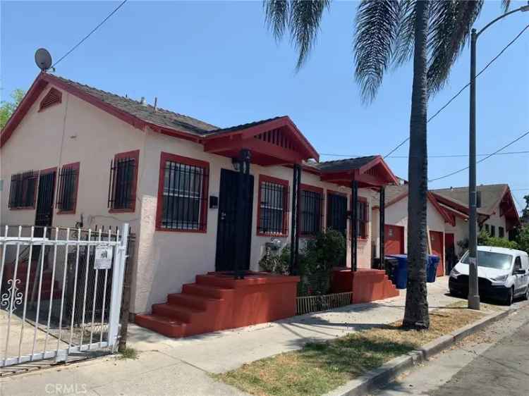 Single-family house For Sale in 1481, West 37th Street, Los Angeles, California