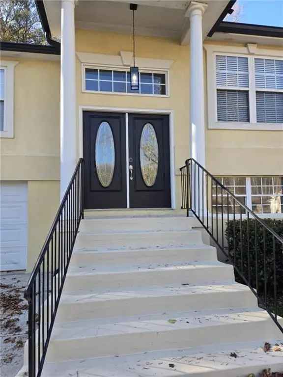 Single-family house For Sale in 5005, Dublin Drive Southwest, Atlanta, Georgia