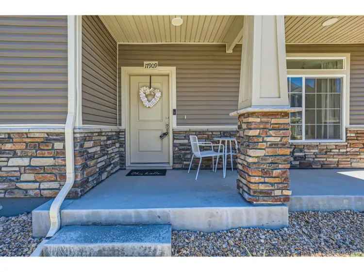 Single-family house For Sale in Commerce City, Colorado