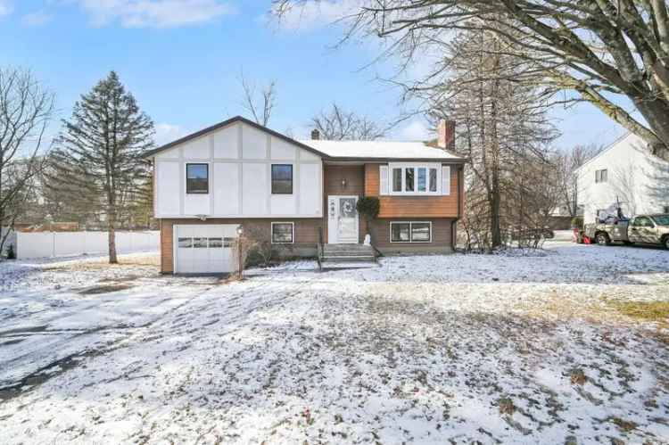 Single-family house For Sale in 65, Rolling Meadow Drive, East Hartford, Connecticut