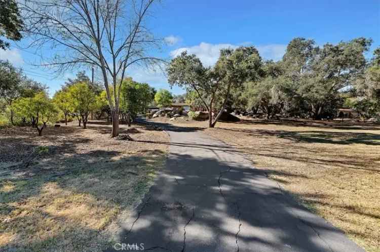 Single-family house For Sale in 26741, Banbury Drive, Valley Center, California