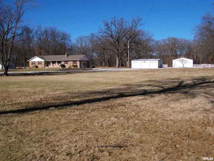 Single-family house For Sale in 1723, Walnut Hill Road, Centralia, Illinois