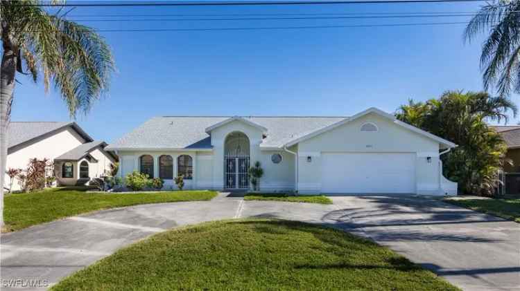 Single-family house For Sale in 5019, Southwest 8th Place, Cape Coral, Florida