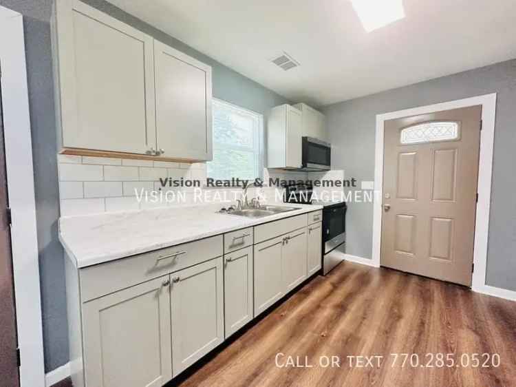 Charming Apartment Unit for Rent in LaGrange GA