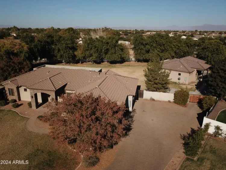 Single-family house For Sale in 23323, South 199th Place, Queen Creek, Arizona