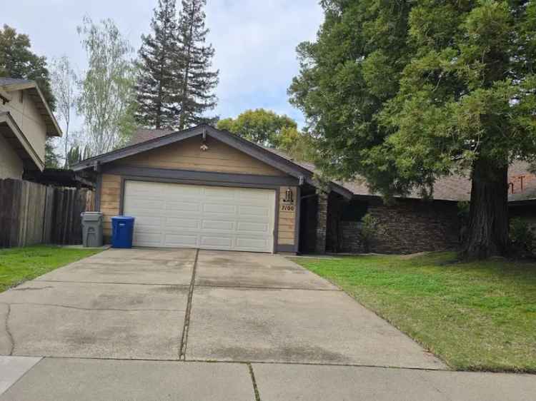 Single-family house For Sale in 7100, Riverside Boulevard, Sacramento, California