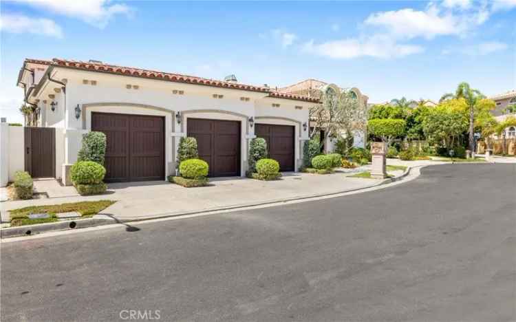 Single-family house For Sale in 7, Rocky Point Road, Newport Beach, California