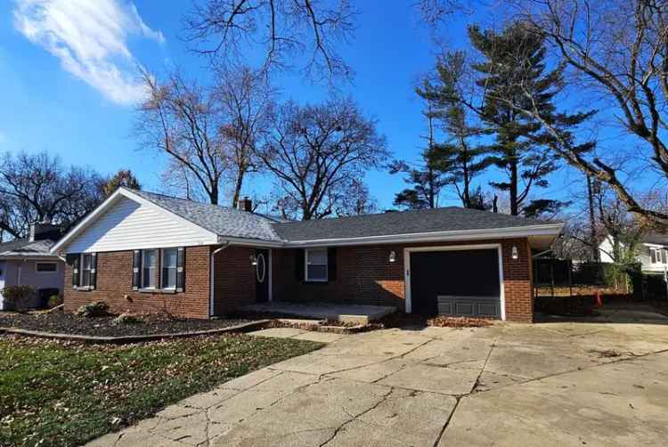 Single-family house For Sale in Crown Point, Indiana