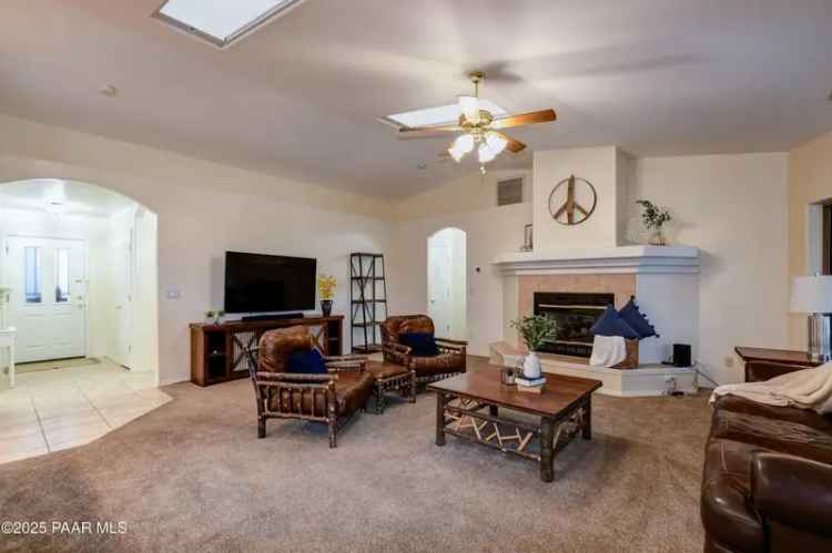 Single-family house For Sale in 7091, East Granite Peaks, Prescott Valley, Arizona