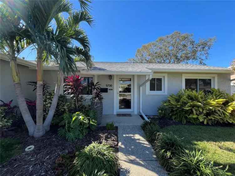 Single-family house For Sale in 5730, 16th Lane Northeast, Saint Petersburg, Florida