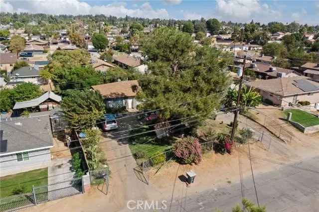 Multi-family house For Sale in Bakersfield, California