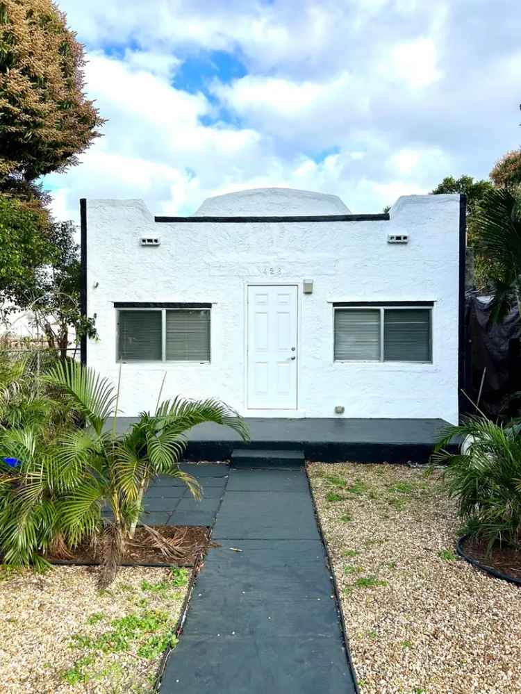 Single-family house For Sale in 426, North J Street, Lake Worth Beach, Florida