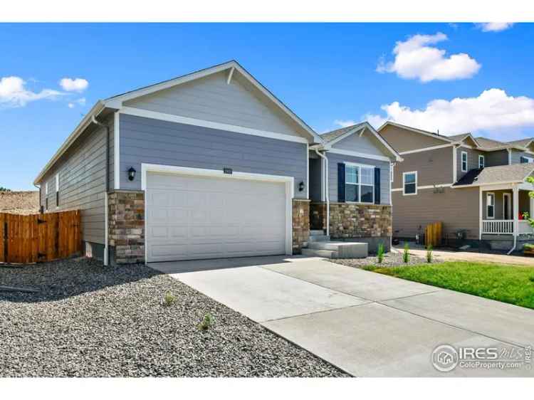 Single-family house For Sale in Johnstown, Colorado