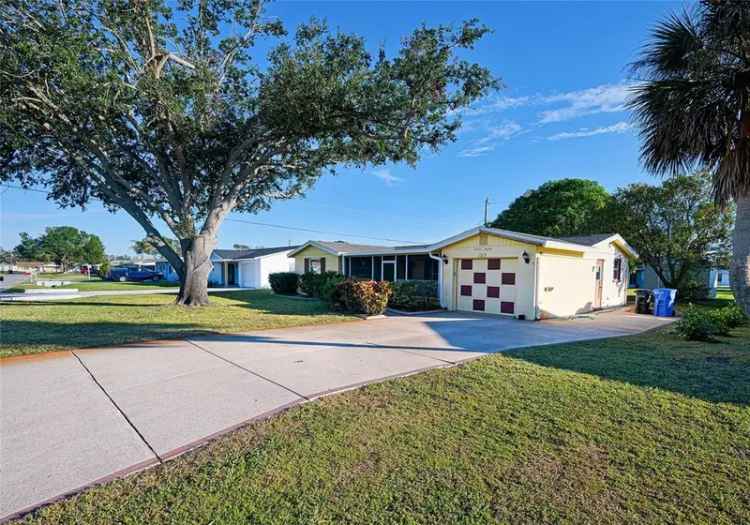 Single-family house For Sale in 1313, Cypress Avenue, Venice, Florida