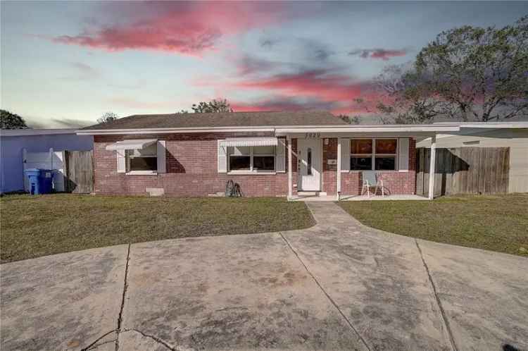 Single-family house For Sale in 3929, 13th Avenue North, Saint Petersburg, Florida