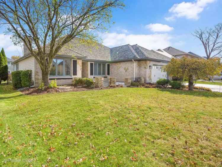 Single-family house For Sale in 2316, Gleneagles Drive, Naperville, Illinois