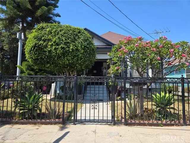 Single-family house For Sale in 2945, South Catalina Street, Los Angeles, California