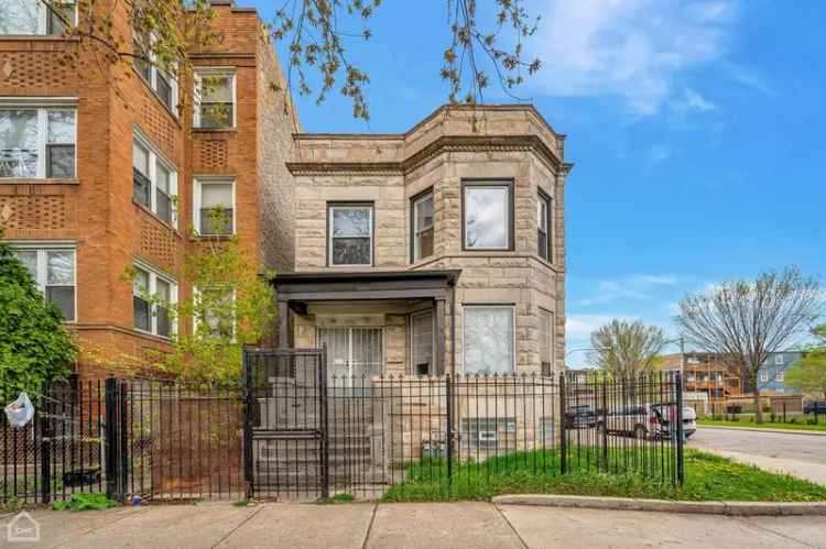 Multi-family house For Sale in 4300, West Adams Street, Chicago, Illinois