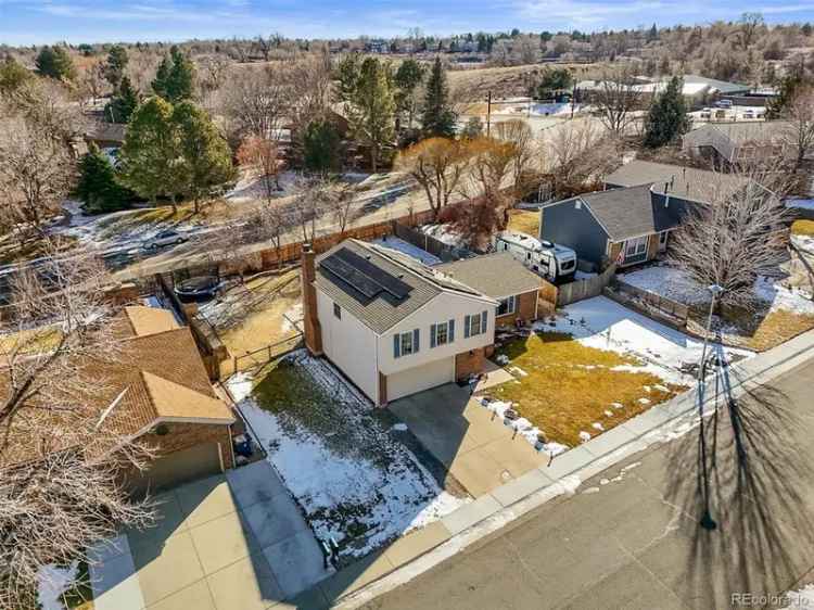 Single-family house For Sale in 8070, Iris Street, Arvada, Colorado