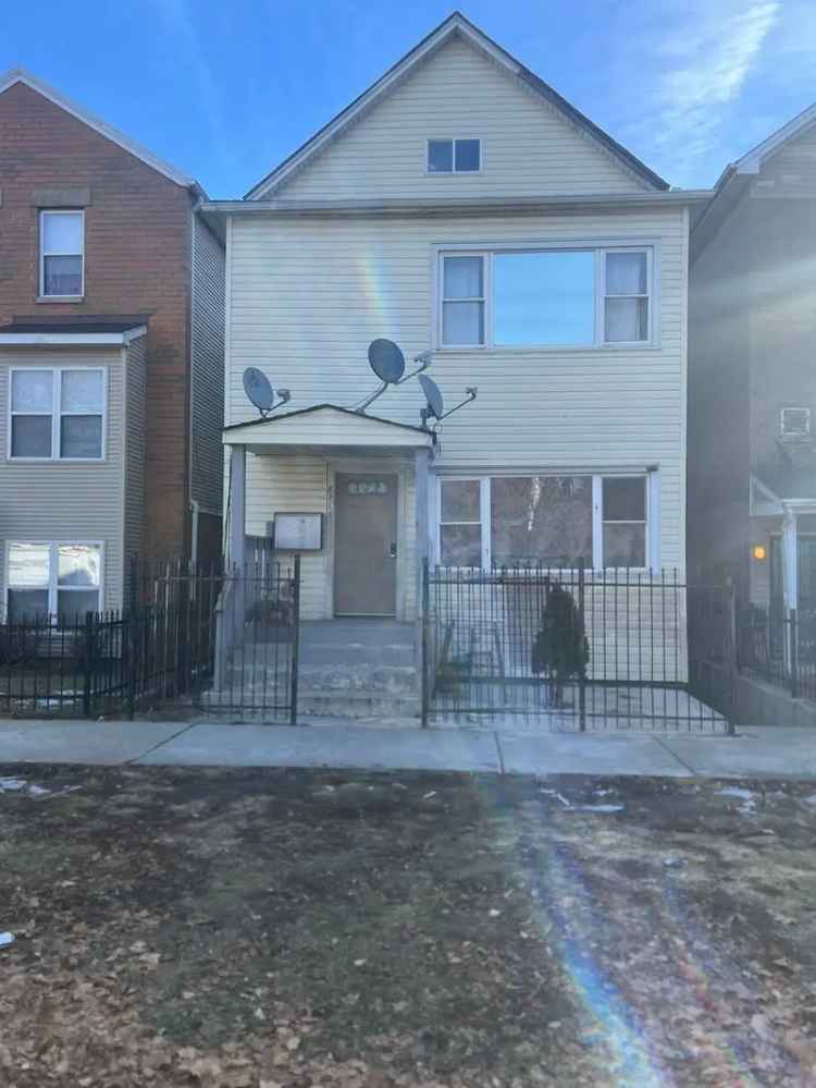 Multi-family house For Sale in 8919, South Muskegon Avenue, Chicago, Illinois