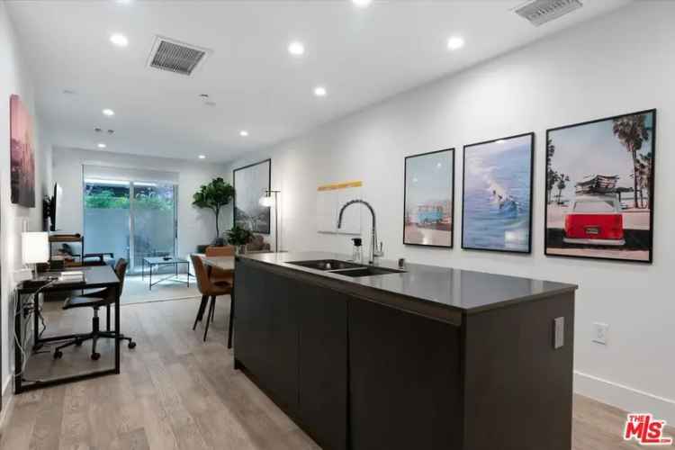 Condo For Sale in 728, North Sweetzer Avenue, Los Angeles, California