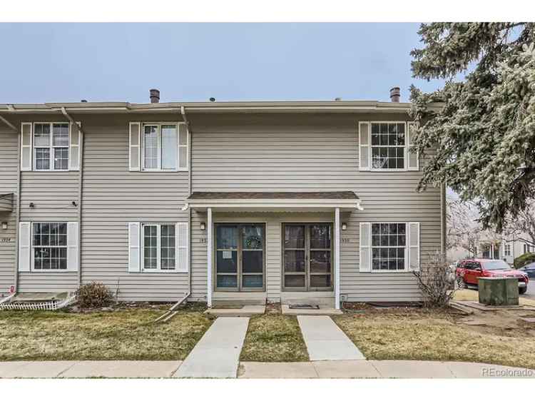 Single-family house For Sale in 1930, South Oswego Way, Aurora, Colorado