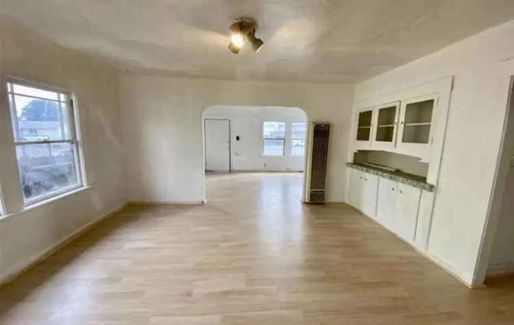 Multi-family house For Sale in 1423;1425, 73rd Avenue, Oakland, California