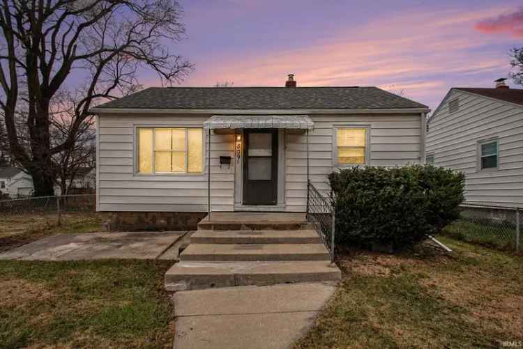 Single-family house For Sale in 809, South Albert Avenue, South Bend, Indiana