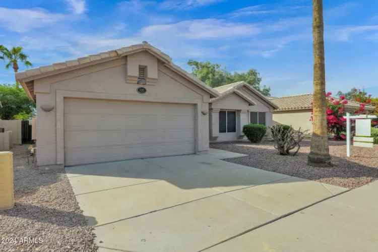 Single-family house For Sale in 1292, North Bogle Avenue, Chandler, Arizona