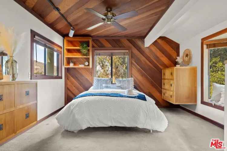 Single-family house For Sale in 20070, Observation Drive, Topanga, California