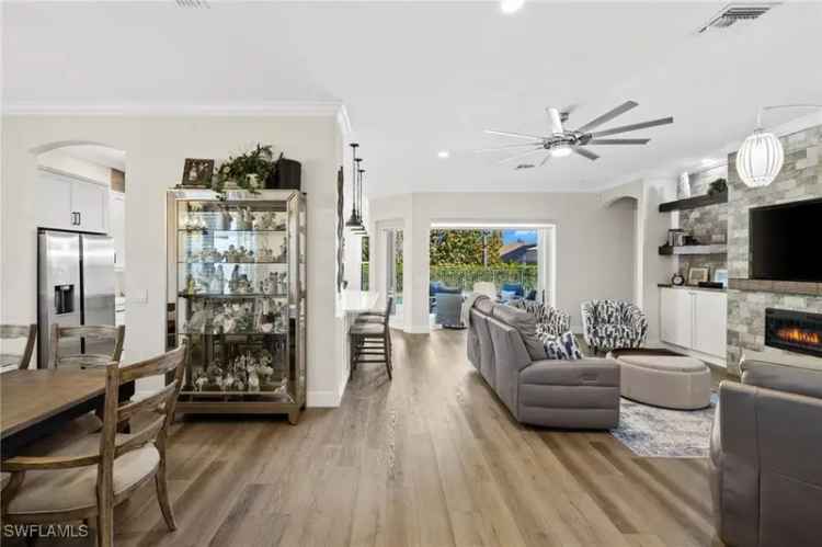 Single-family house For Sale in Bonita Springs, Florida