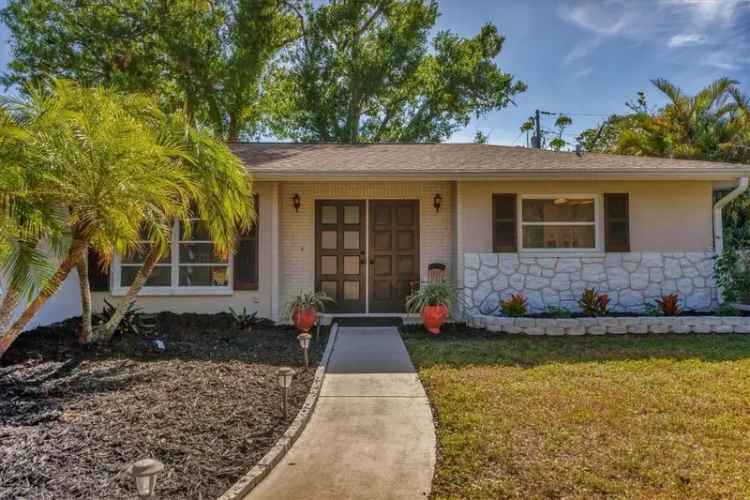 Single-family house For Sale in 448, Redwood Road, Venice Gardens, Florida