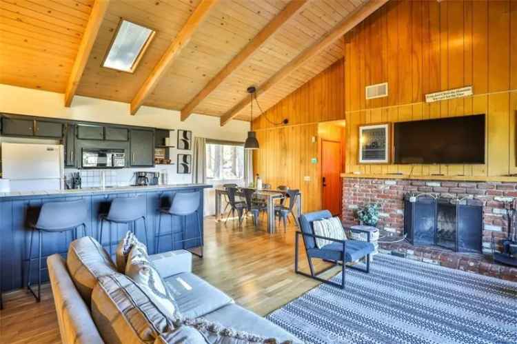 Single-family house For Sale in Lake Arrowhead, California